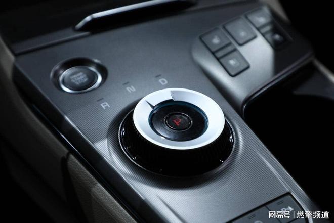 拓界起亚携全明星车型闪耀广州车展新葡京网上赌场李娜倾情代言新狮铂(图6) 拓界起亚携全明星车型闪耀广州车展新葡京网上赌场李娜倾情代言新狮铂(图6)